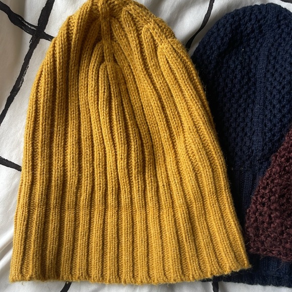 Beanie bundle! Winter hats stay warm - Picture 9 of 11